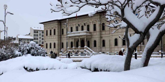 Sivas’ta bin 30 yerleşim yeri araç ulaşımına kapandı