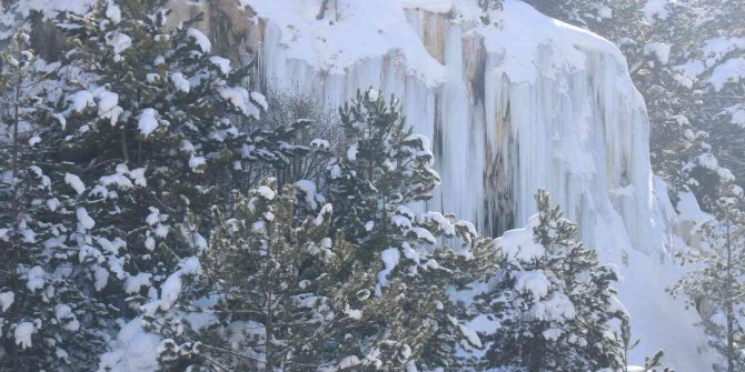 Bolu’nun Pamukkalesi’ Akkayalar beyaz örtüyle kaplandı