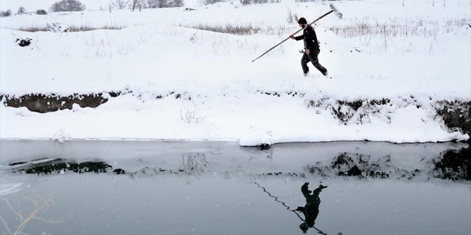 'Ova balıkçıları'nın dondurucu kış şartlarında zorlu mesaisi