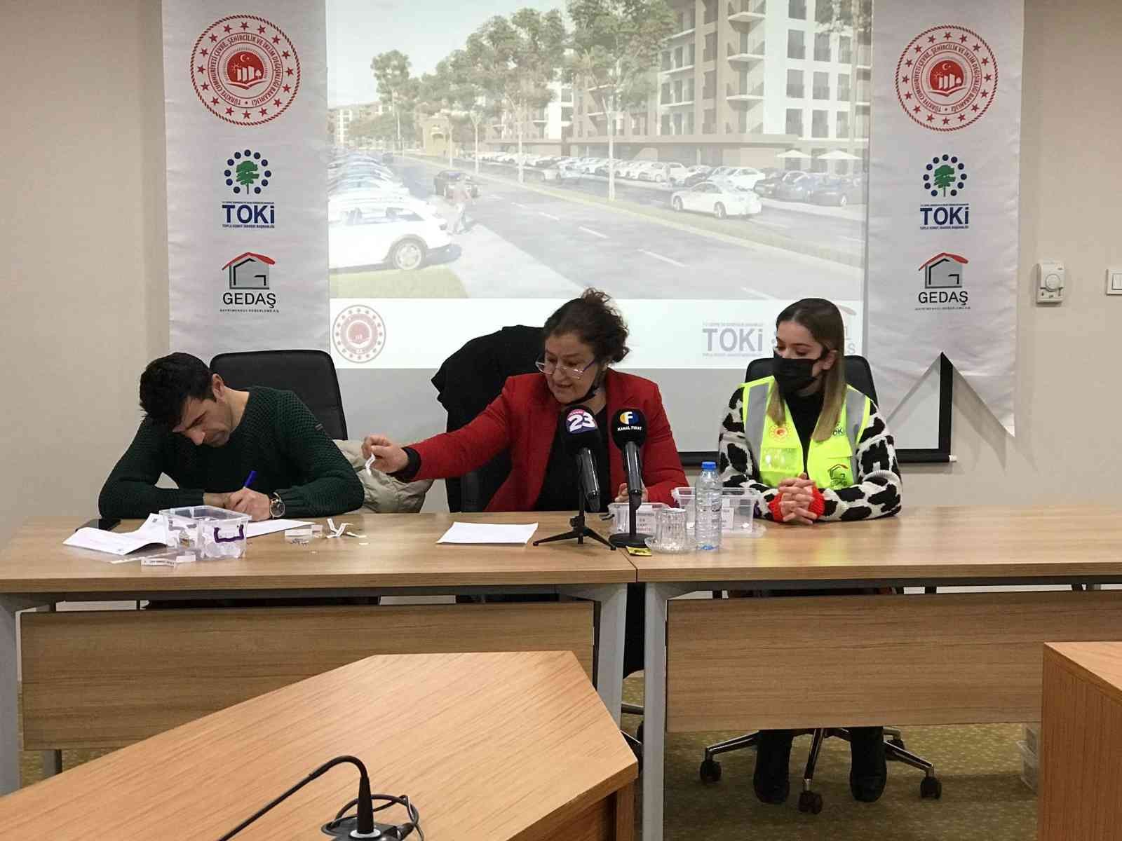 Elazığ’da 46 depremzede daha evine kavuştu