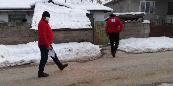 Kızılay’dan ihtiyaç sahiplerine giyim ve gıda yardımı