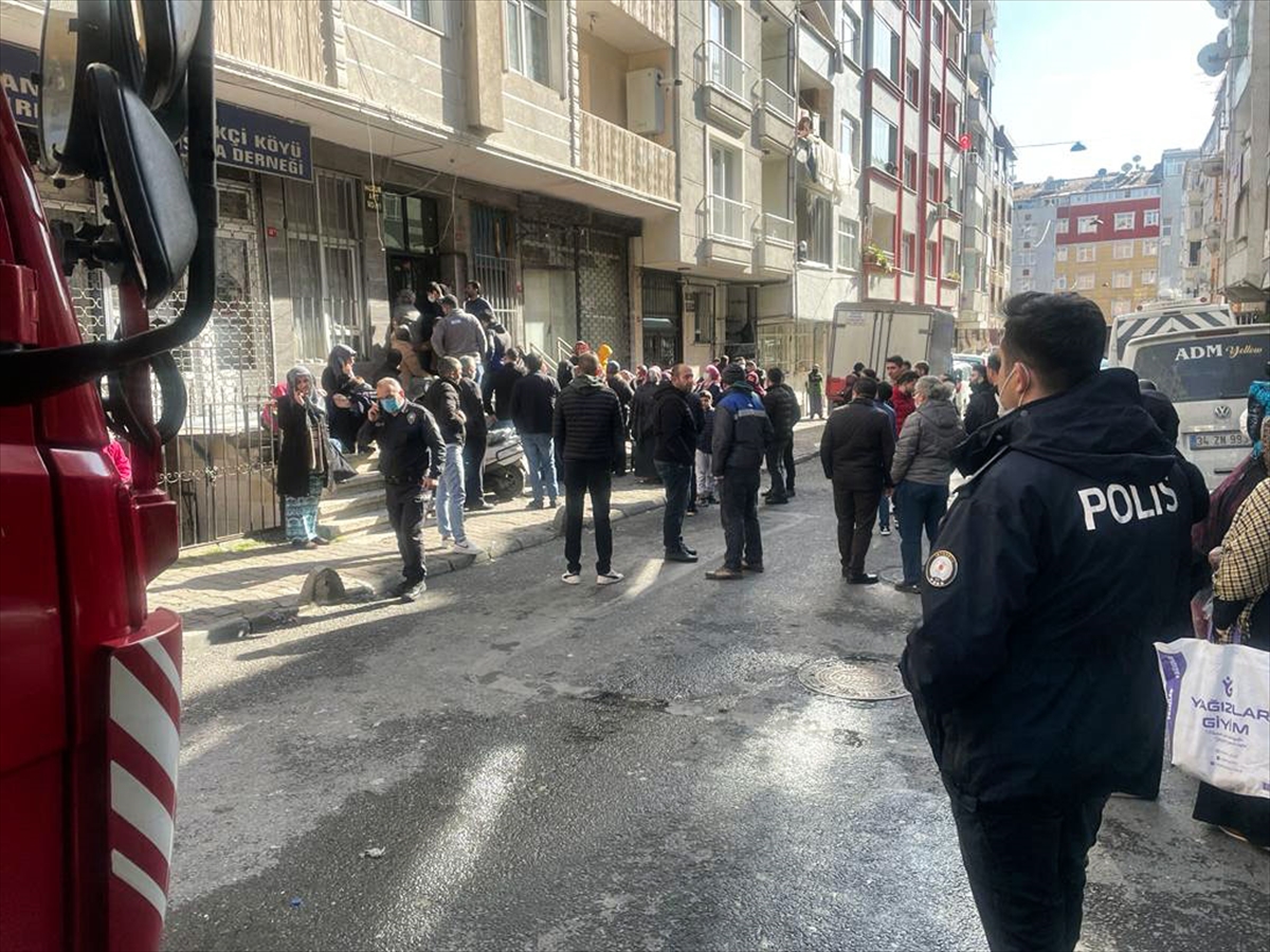 İstanbul Esenler'de apartmanda çıkan yangında 1 kişi öldü