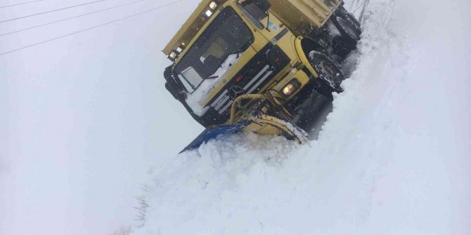 Büyükşehir 145 mahalle yolunu açtı, 23 yol kapalı