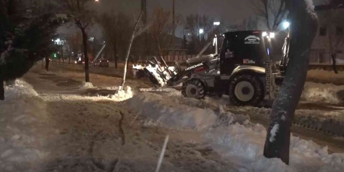 Aksaray’da kar yağışı kenti yeniden beyaza bürüdü