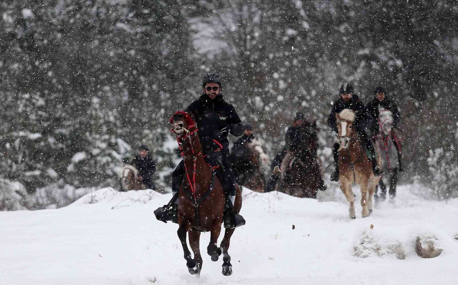 Karlar üstünde dört nala özgürlük