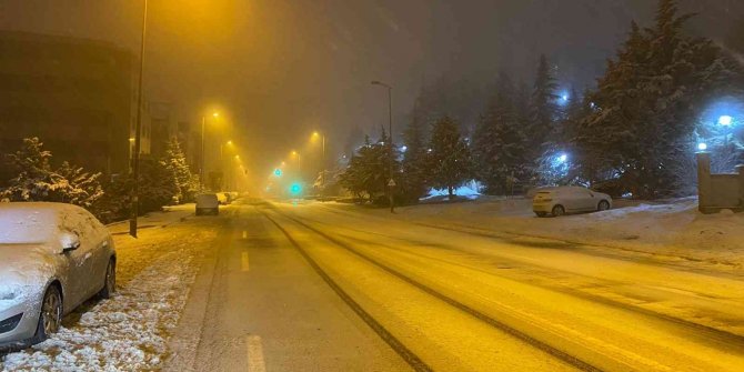 Ankara’da kar yağışı etkili oluyor