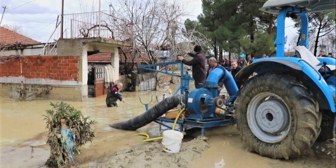 Sarayköy’de selin yaraları sarılmaya çalışılıyor