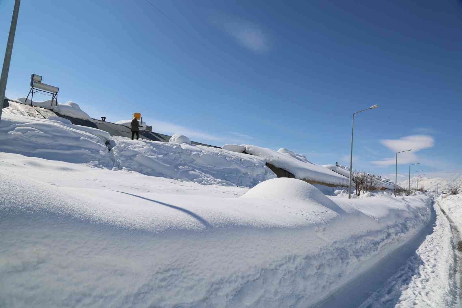 Tunceli’nin Ovacık ilçesi kardan kayboldu