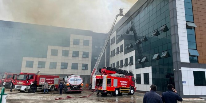 Turizm Fakültesi binasının çatısında çıkan yangın söndürüldü