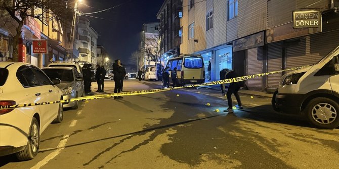 Sokak ortasında silahlı saldırıda 1 kişi öldü, 4 kişi yaralandı
