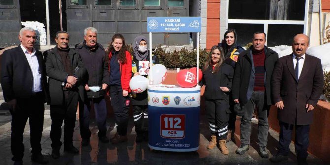 Hakkari’de muhtarlar 112 Çağrı Merkezi standını ziyaret etti