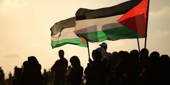 "Cenin Katliamı"nın 20. yılında Gazze'de askeri geçit töreni yapıldı
