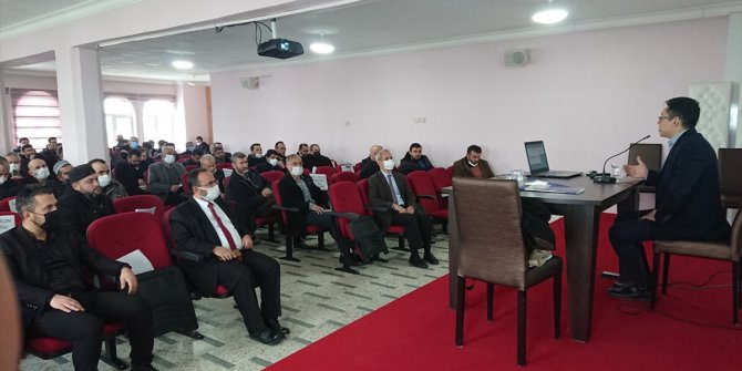 Beyşehir'de din görevlilerine koruyucu aile semineri verildi