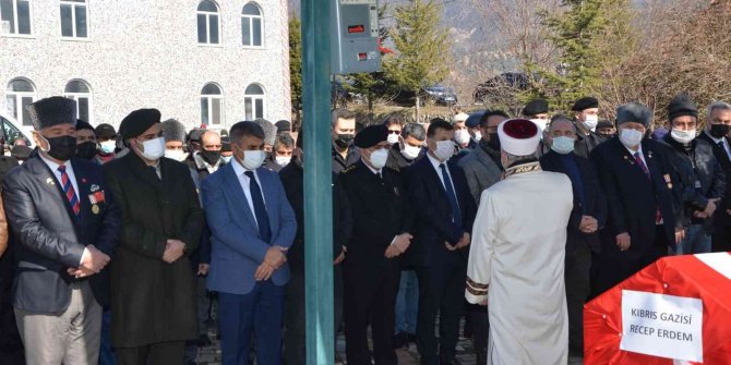 Kıbrıs Gazisi son yolculuğuna resmi törenle uğurlandı