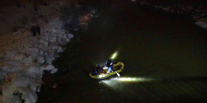 Muş’ta Karasu Nehri’ne düşen genç kız için arama çalışması başlatıldı