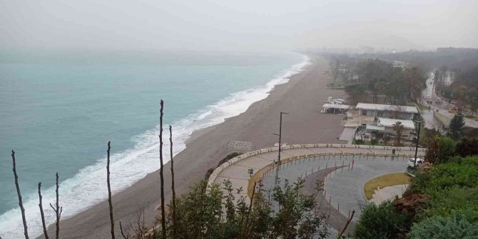 Antalya’da sağanak yağış