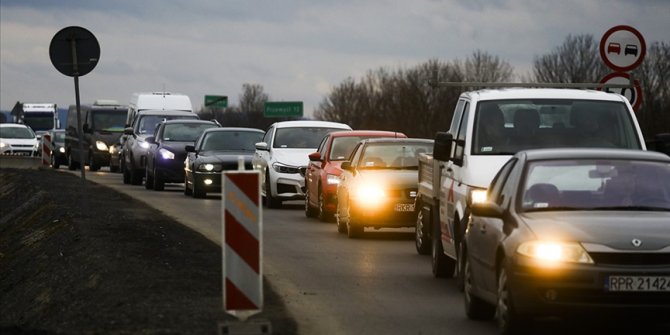 Dışişleri Bakan Yardımcısı Kıran'dan Ukrayna'dan ayrılacak Türk vatandaşlarına bilgilendirme