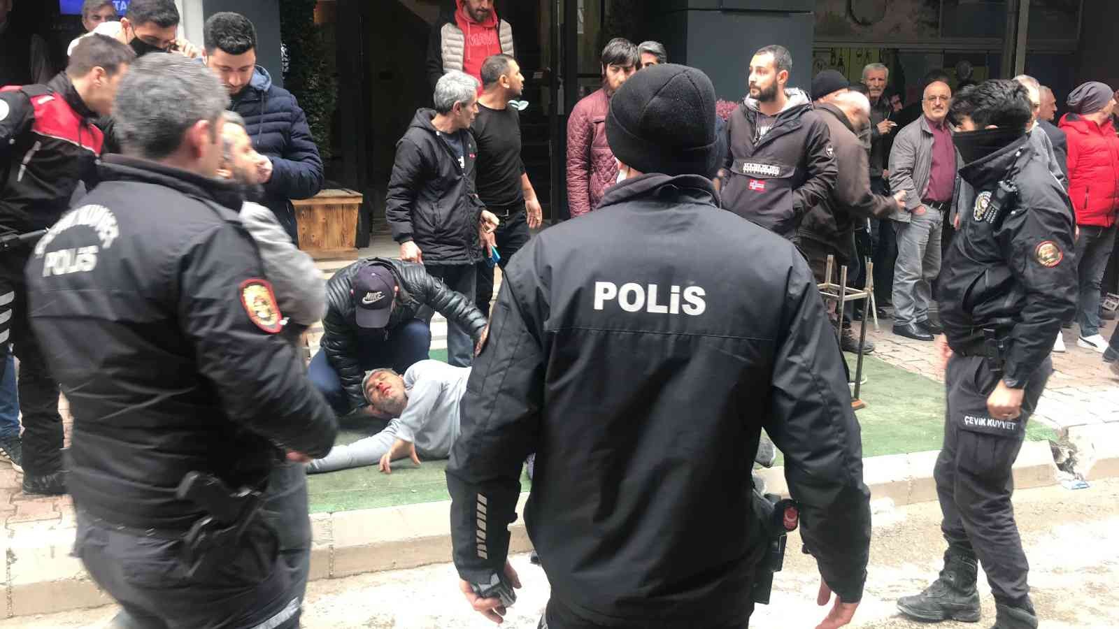 Elazığ&#39;da silahlı kavgada ortalık savaş alanına döndü: 1 yaralı