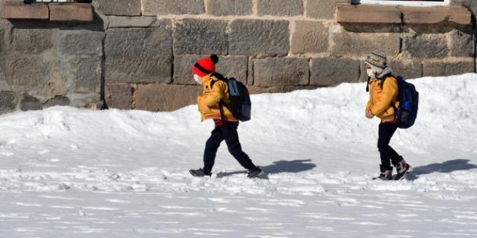 Isparta’da eğitime kar engeli sürüyor
