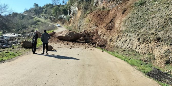 Aşırı yağışlar heyelana neden oldu