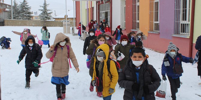 Kayseri'de eğitime kar engeli