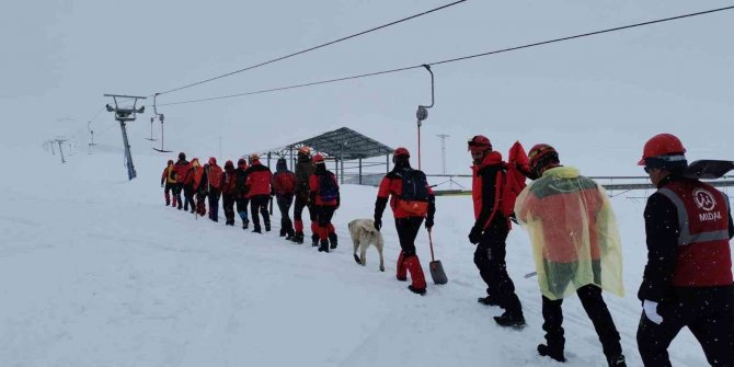 Gerçeği aratmayan çığda arama kurtarma tatbikatı