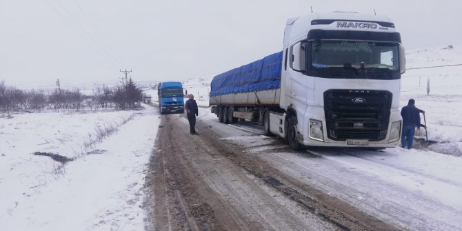 Nevşehir’de kar yağışı ulaşımda aksamalara neden oluyor