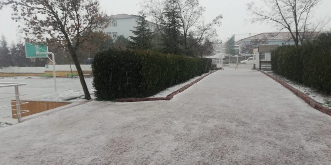 Bir günde hem yağmur hem kar hem de dolu yağdı