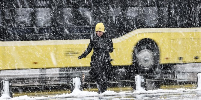 İstanbul'da öğleden sonra yoğun kar yağışı bekleniyor