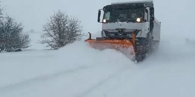 Kastamonu’da karın yollarını kapattığı 391 köye ulaşım sağlanamıyor