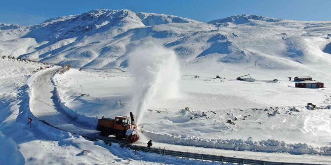 Elazığ’da 86 köy yolu ulaşıma kapandı