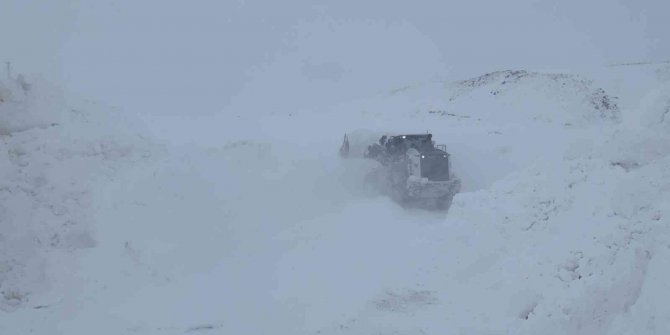 Hakkari’de 160 köy ve mezra yolu ulaşıma kapandı