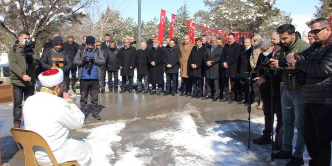 Erzincan’da deprem şehitleri dualarla anıldı