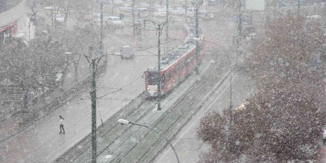 Gaziantep’te beklenen kar yağışı başladı