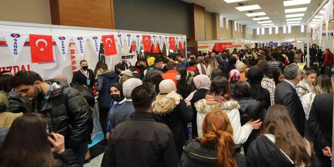 İpekyolu Kariyer Fuarı’na öğrenci akını