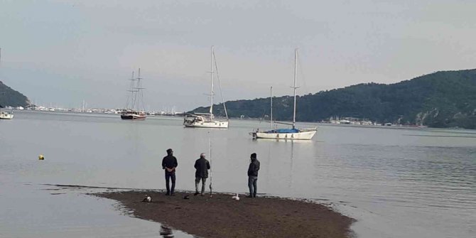 Marmaris’te deniz çekildi