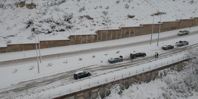 Kar yağışı trafiği olumsuz etkiledi