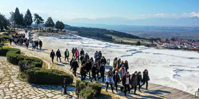 Gençler Denizli’nin doğal ve kültürel değerleriyle buluşuyor