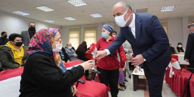 Başkan Sandıkçı: “Yaşlılara saygı bir gün değil, bir ömür olmalı”