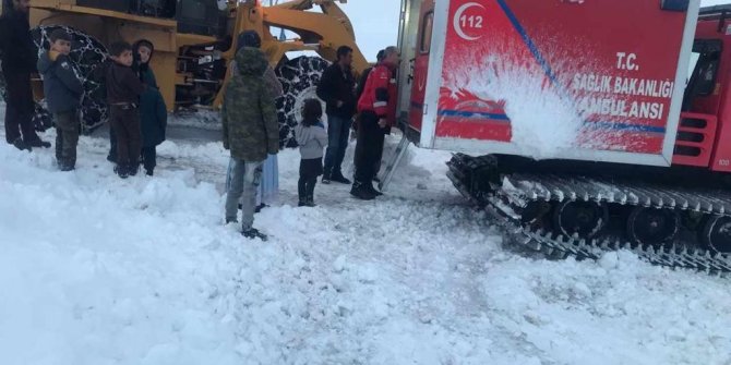 Kar ve tipi sürücülere zor anlar yaşattı