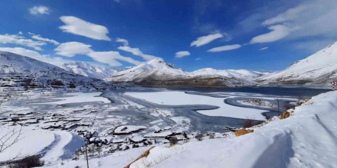 Yüzen adalar kar ile ayrı güzel