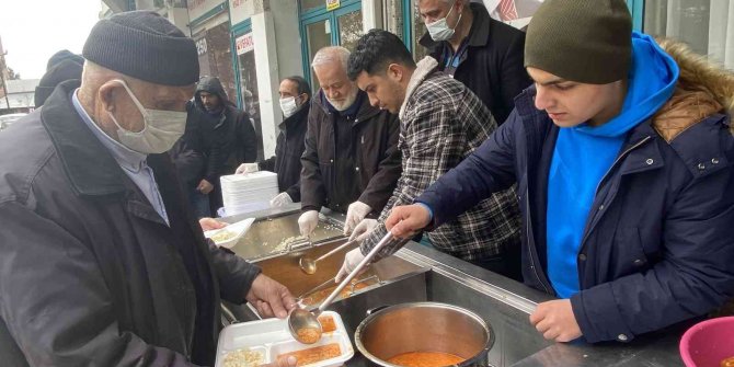 13 yıldır her cuma aynı geleneği sürdürüyorlar