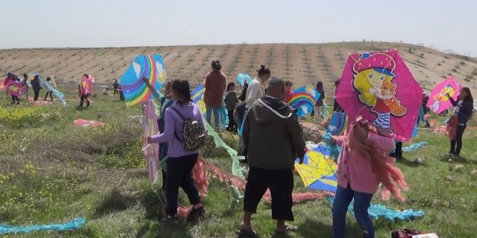 Çocuklar ilk kez uçurtma heyecanı yaşadı