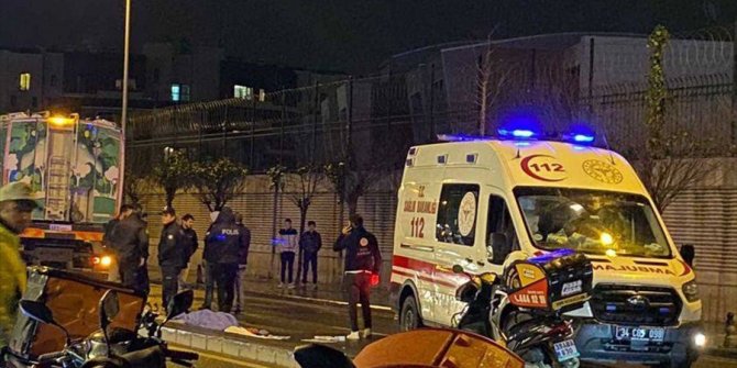 Çöp kamyonuna çarpan motorlu kurye hayatını kaybetti