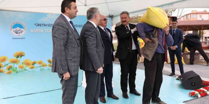 18 ton aspir tohumunu çiftçilere dağıtıldı