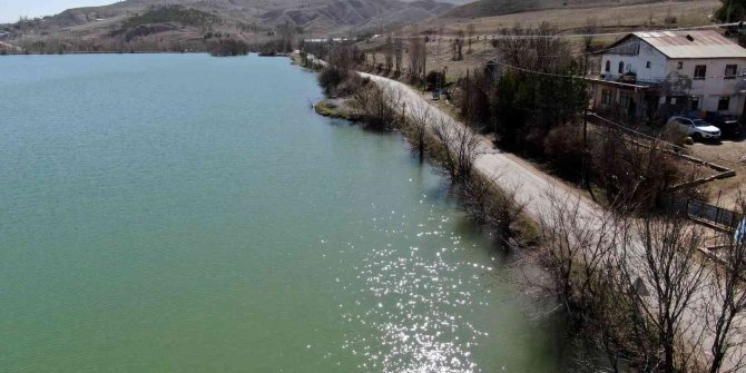 Geçtiğimiz yıl kuruyan göller karların erimesi ile doldu taştı