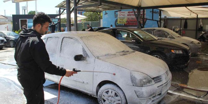 Çamur yağdı; oto yıkamacılarda yoğunluk yaşandı