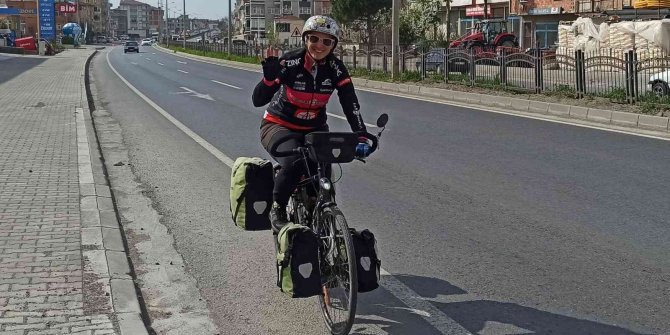 İngiliz kadın gezgin bisikletle dünya turunda