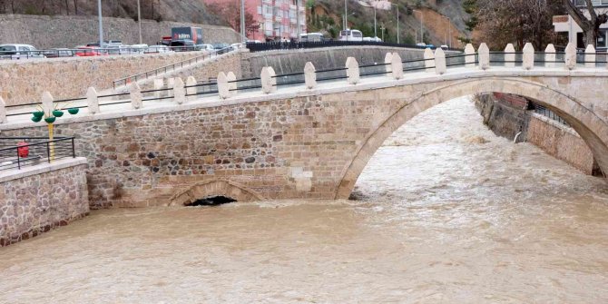 Türkiye’nin en hızlı akan çayında artan su seviyesi korkutuyor