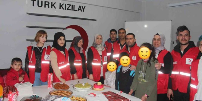 Yetim kıza doğum günü sürprizi